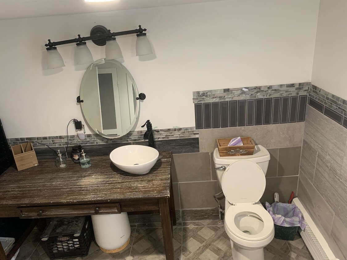 Building Photo - 64 Elmwood Ave