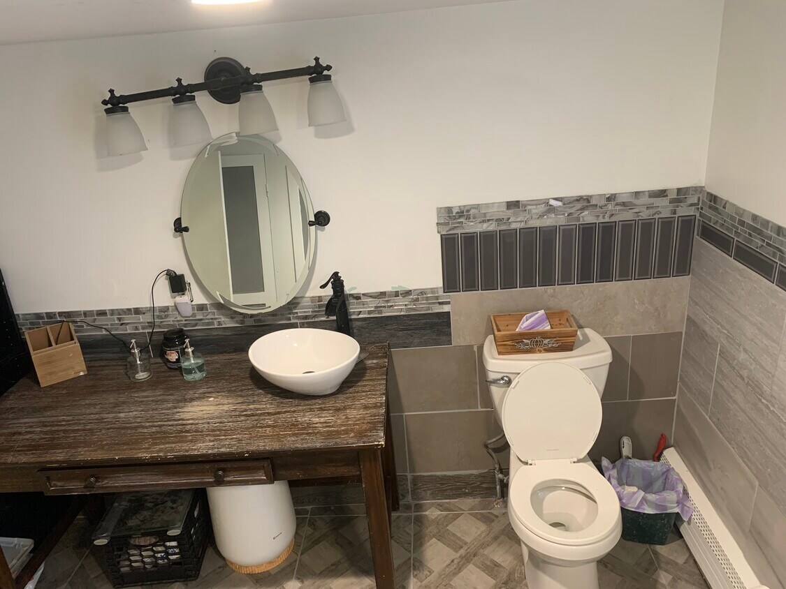 Foto del edificio - 64 Elmwood Ave