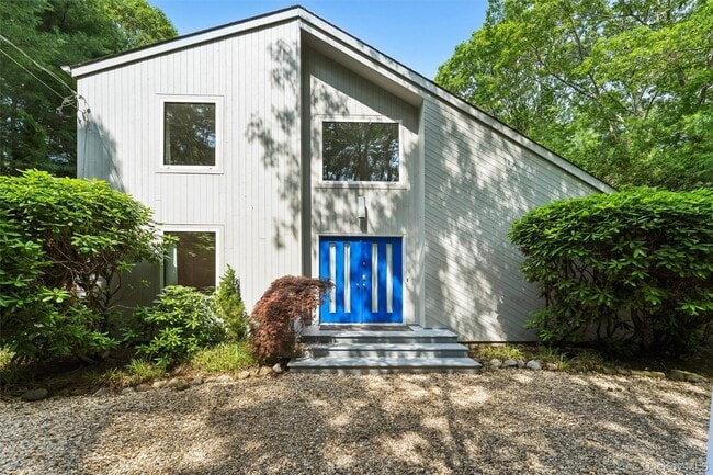 Foto del edificio - 24 Quogue Riverhead Rd