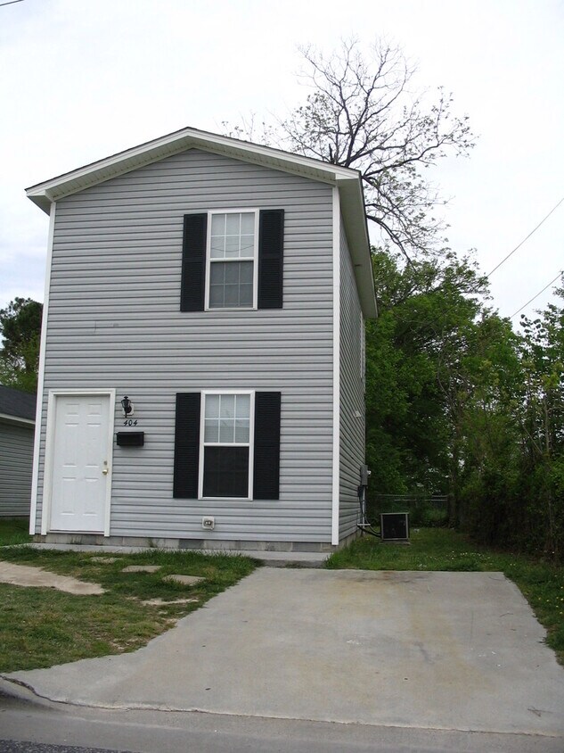 Primary Photo - Ideal Home Located in the City Limits