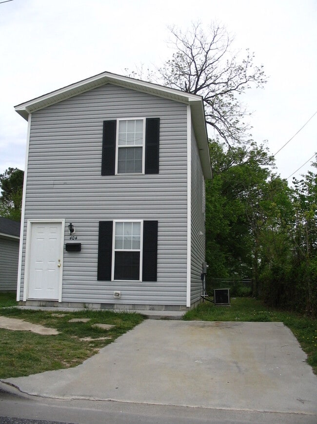 Building Photo - Ideal Home Located in the City Limits - Ap...