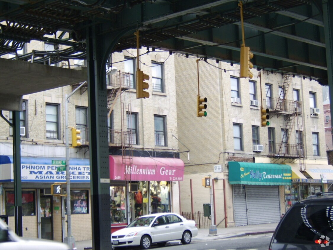 Foto del edificio - 2639-2641 Jerome Ave