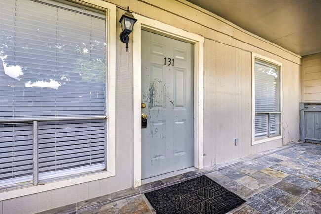 Building Photo - 5929 Queensloch Dr