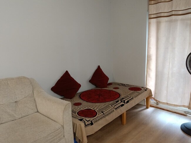 Foto del edificio - 1075 Knoll Ln