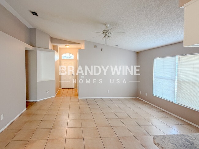 Foto del edificio - 3314 Lake Tiny Cir