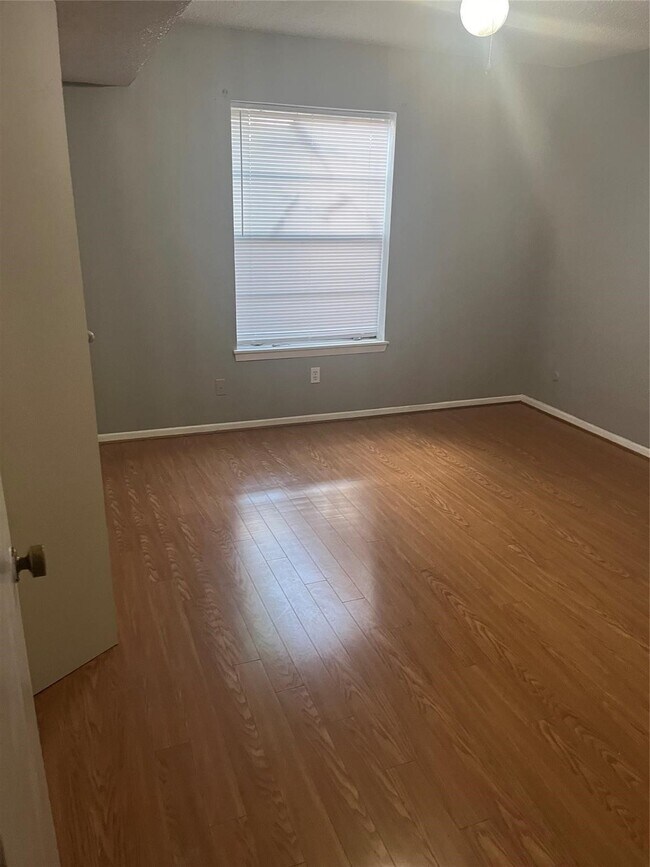 Foto del edificio - 8221 Kingsbrook Rd