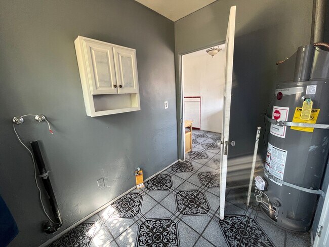 Building Photo - New B RV T 809-809.5