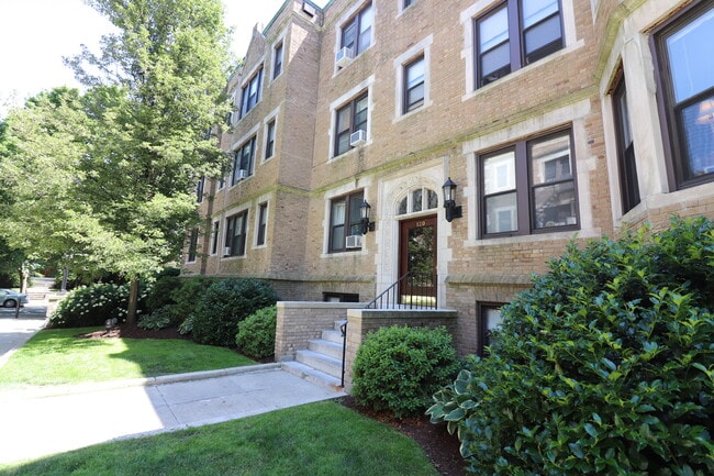 Building Photo - 122 Babcock St