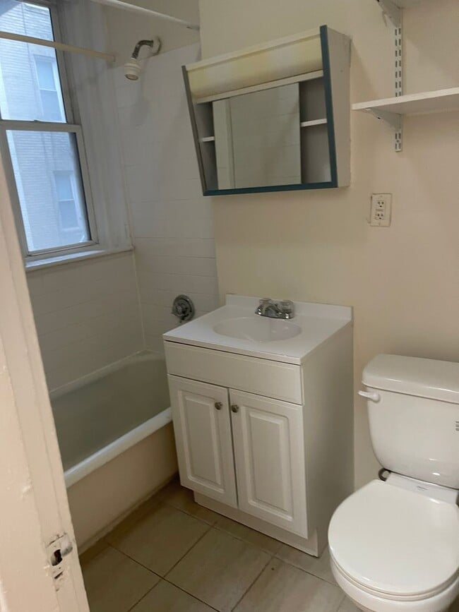 Building Photo - Renovated 1  bed , Sunny and Spacious, Utilities and laundry Inc Close to train 1 free Month