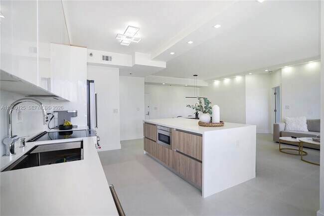 Foto del edificio - 19101 NE 36th Pl