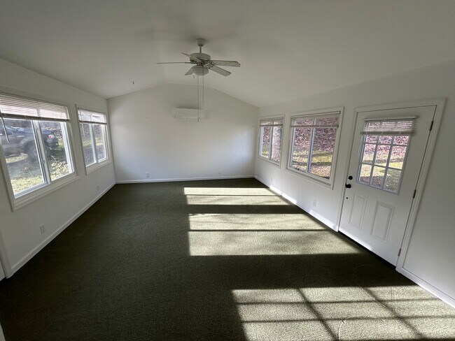 Sun Room - 213 Gum Hollow Rd