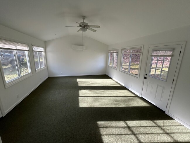 Sun Room - 213 Gum Hollow Rd