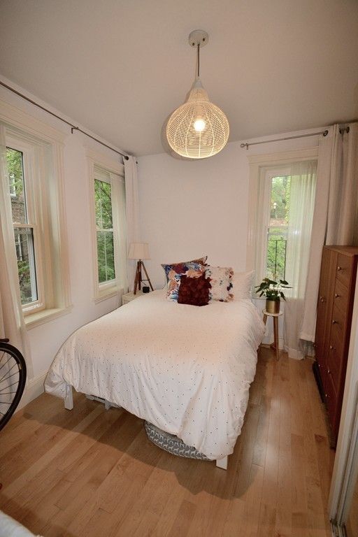 Building Photo - 68 Phillips St