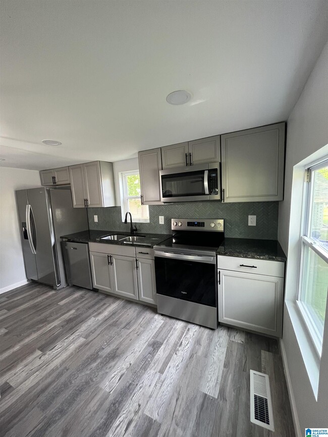 Foto del edificio - 8417 Thomas Ave