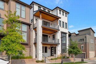 Building Photo - 410 Superior Dr