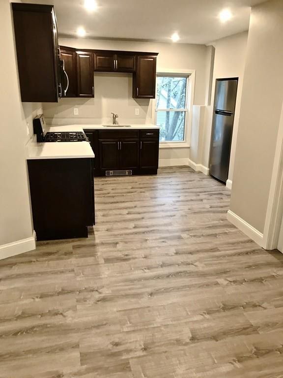 Building Photo - 7 Balcomb St