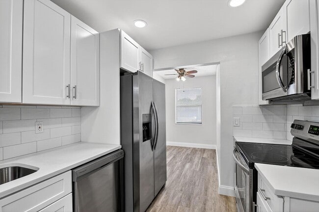 Building Photo - 5985 Forest Hill Blvd