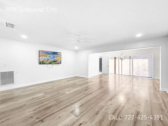 Building Photo - 349 La Hacienda Dr