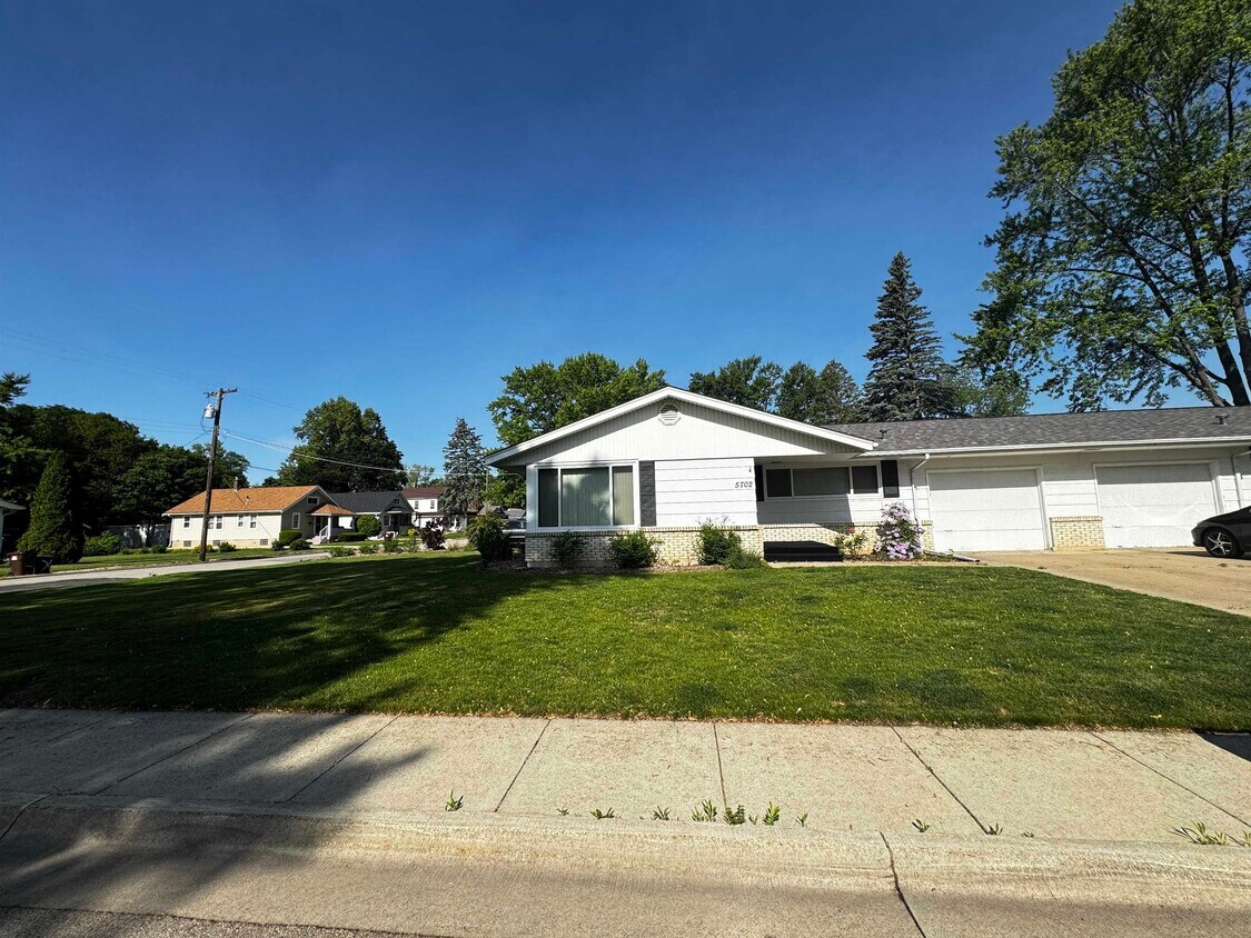 Foto principal - 5702 Pleasant Ave