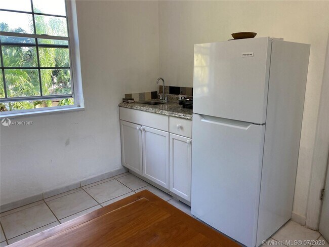 Foto del edificio - 1516 SW 12th St