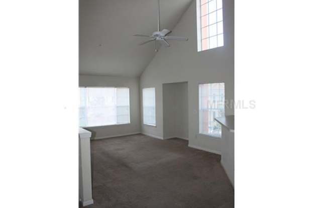 Foto del edificio - 9141 Lee Vista Blvd