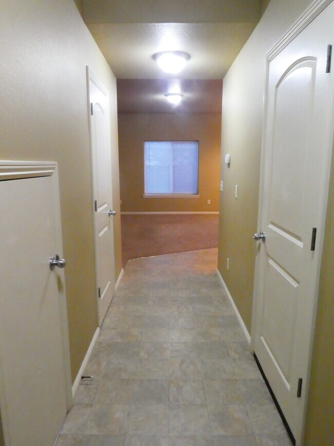 528 Fenton Ave, Molalla, OR 97038 Townhome Rentals in Molalla OR