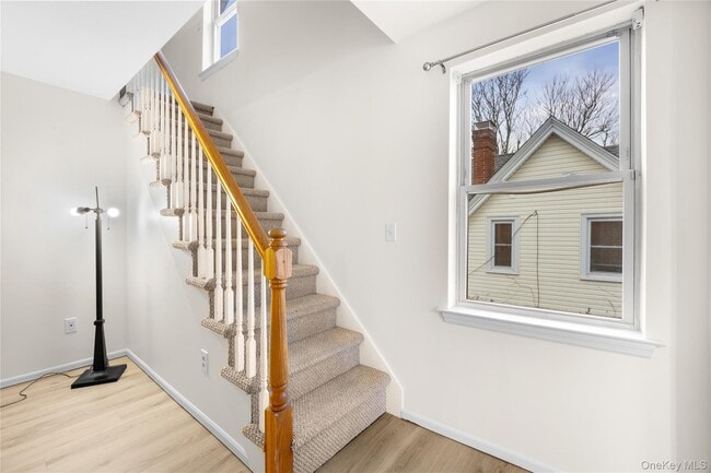 Building Photo - 17 Fairview St