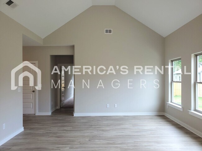 Foto del edificio - Spacious home for Rent in Clanton, AL!! Available to View with 48 Hour Notice!!!