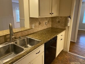 Building Photo - 2714 Southmore Ave