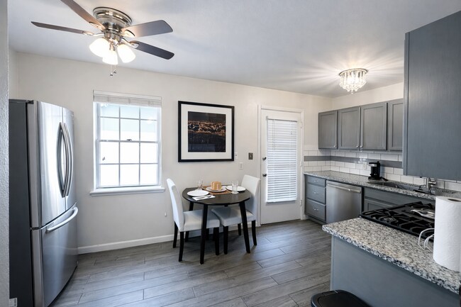 Foto del edificio - 1 Bed / 1 Bath – All Bills Paid, Washer & Dryer Included, Tile Floors, Pool & Prime Location!