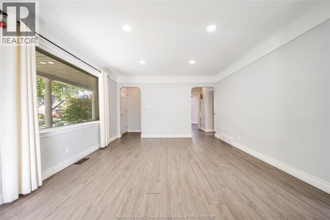 Photo du bâtiment - 3162 Curry Ave