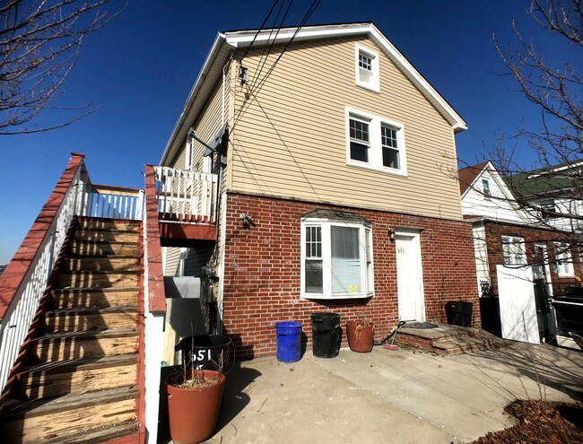 Building Photo - 651 8th St