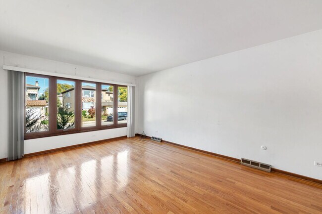 Foto del edificio - 8427 W Windsor Ave