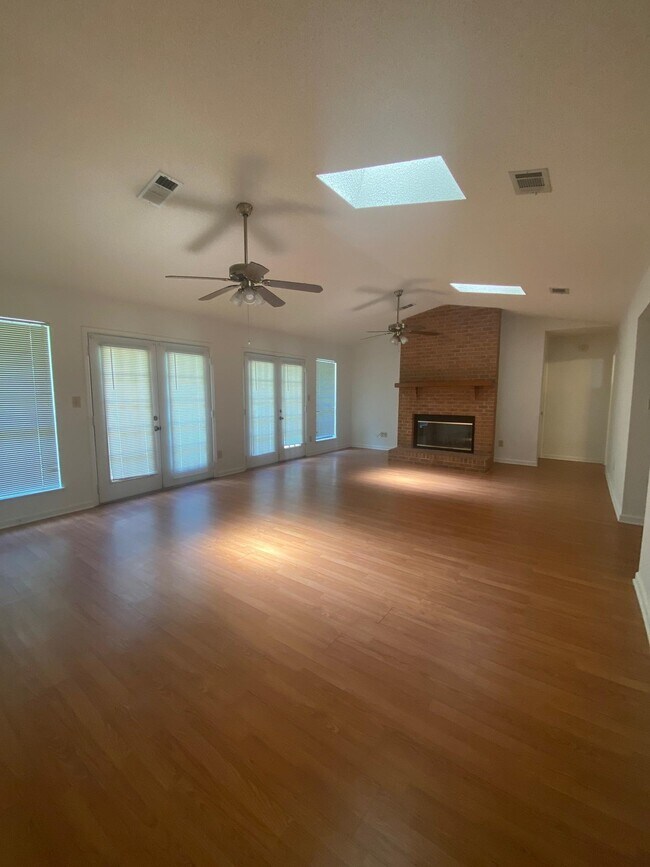 Building Photo - 2722 Newmarket Cir