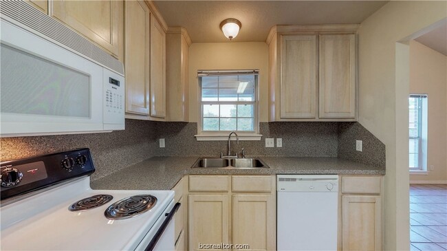 Building Photo - 1420 Western Oaks Ct