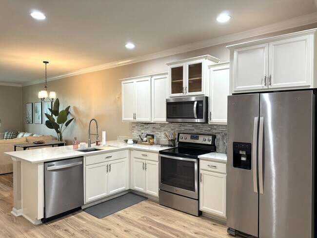 Building Photo - Hillcroft Drive