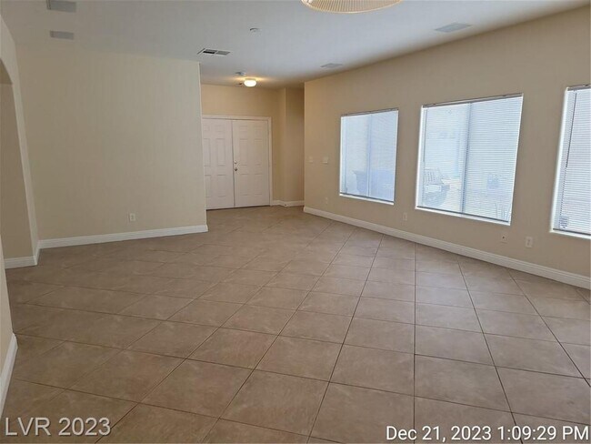 Foto del edificio - WONDERFUL NW HOME LOCATED IN THE ELKHORN R...