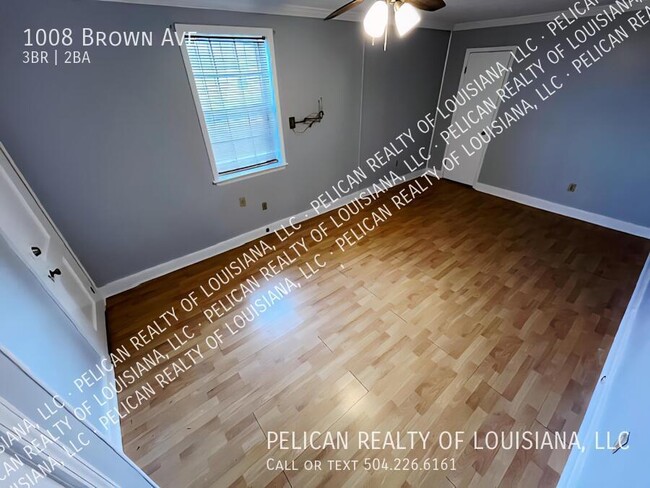 Foto del edificio - 1008 Brown Ave