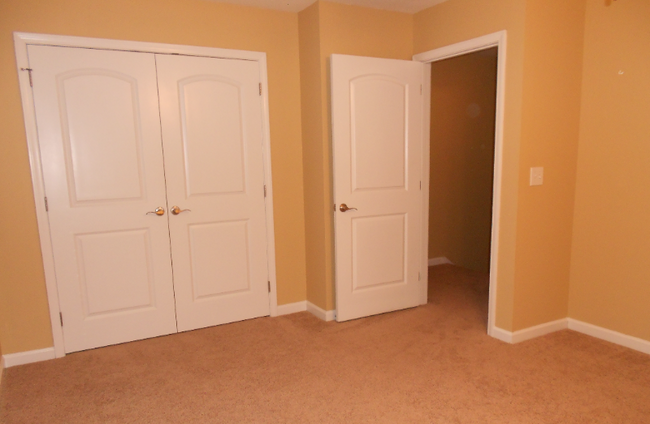 Building Photo - 402 Willington Manor
