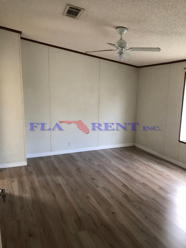 Photo - **3/2 Manufactured home near Boggy Creek Road/Taft**