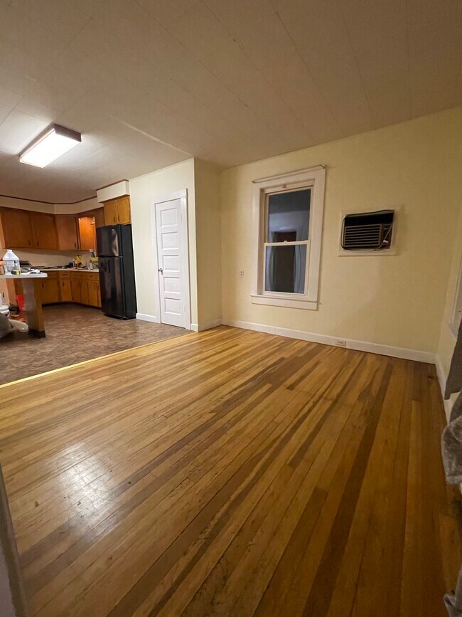 247 W Mitchell St Unit 1, Manchester, NH 03103 Apartments in