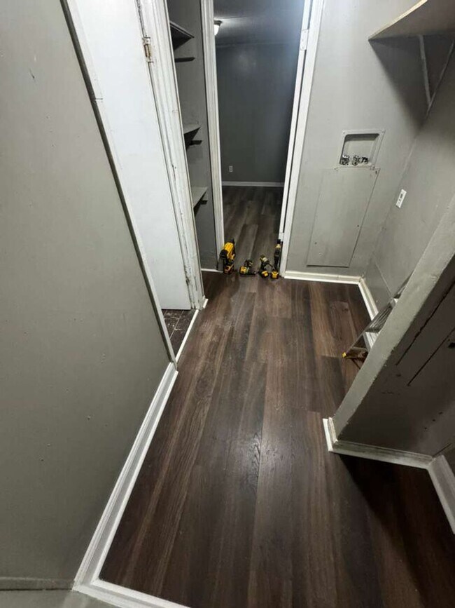 Foto del edificio - 4893 Madison Dr