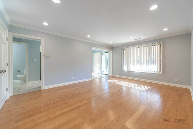 Foto del edificio - 365 Jefferson Ct