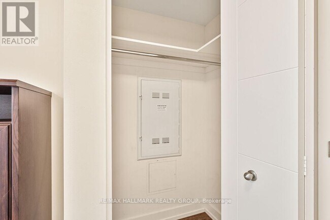 Building Photo - 40-1340 Nepean St