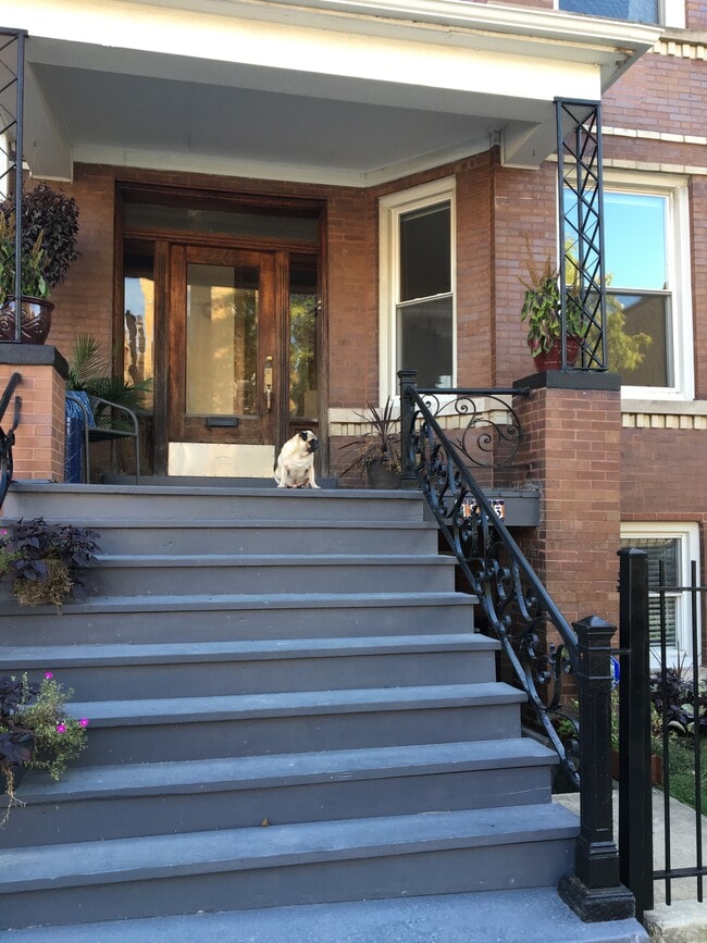 Foto del edificio - 2243 W Augusta Blvd