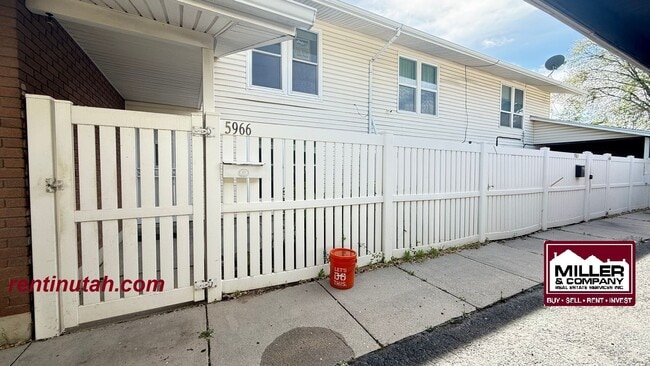 Building Photo - Beautiful Murray 2 Bedroom Townhouse For Rent!!