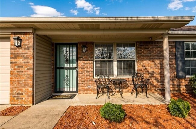 Foto del edificio - 3BR/2BR Home For Rent - Fenced Back Yard w...