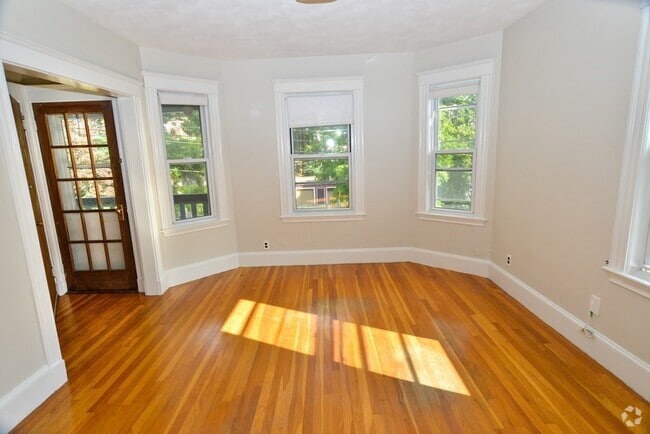Building Photo - 92 Rockview St