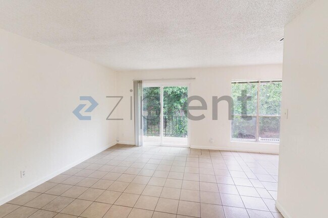 Foto del edificio - Unit D