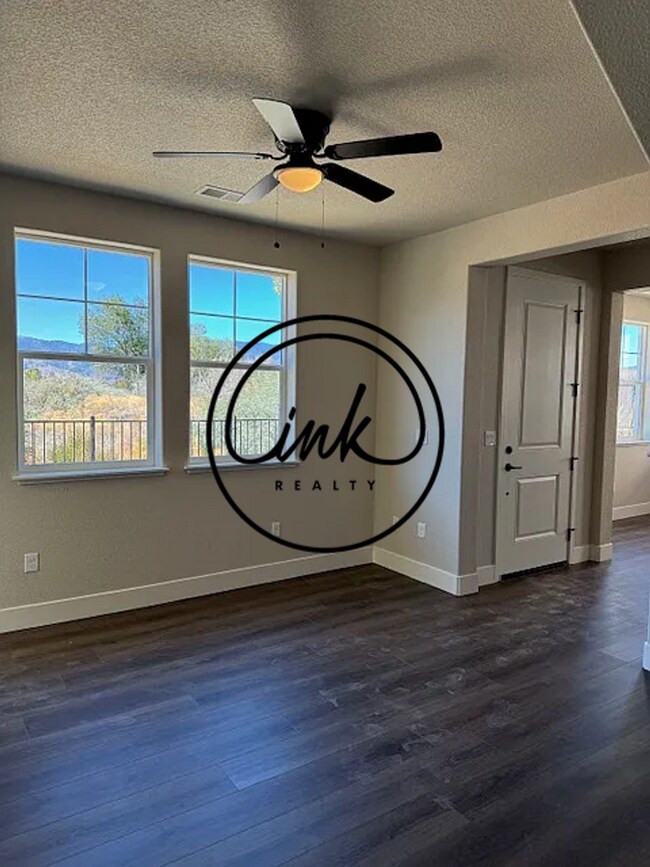 Foto del edificio - Brand New Two Story Townhouse in the Heart of Gardnerville